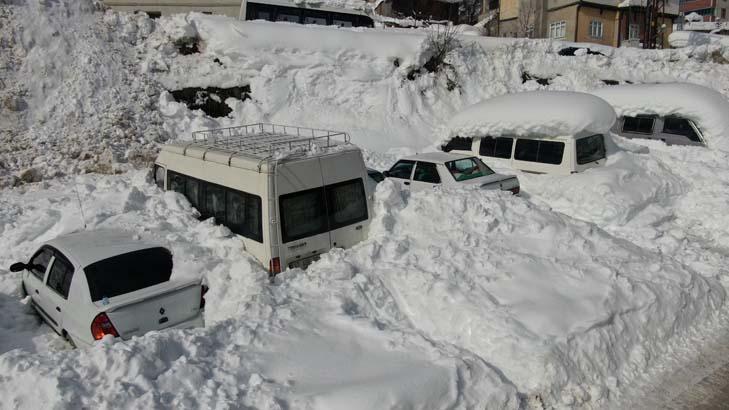 Le quartier englouti par la neige La pluie a cessé, les gens tentent de revenir à la vie normale : nous vivons cela chaque année