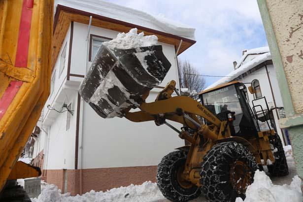 Le quartier englouti par la neige La pluie a cessé, les gens tentent de revenir à la vie normale : nous vivons cela chaque année