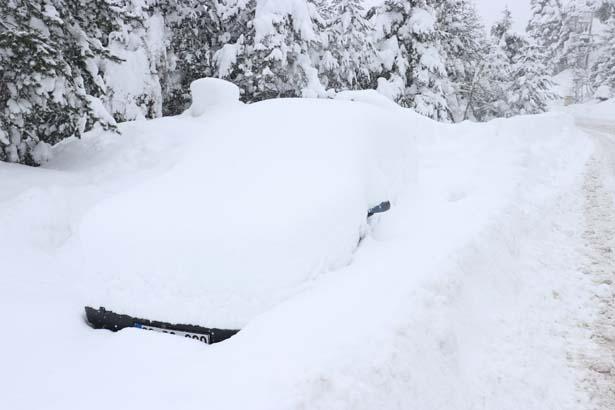 Le quartier englouti par la neige La pluie a cessé, les gens tentent de revenir à la vie normale : nous vivons cela chaque année