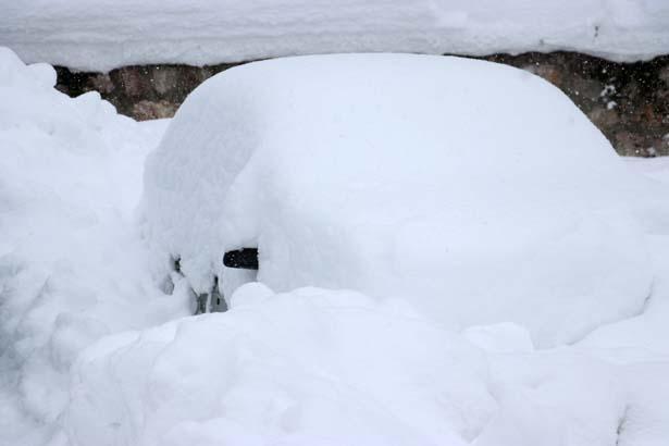 Le quartier englouti par la neige La pluie a cessé, les gens tentent de revenir à la vie normale : nous vivons cela chaque année