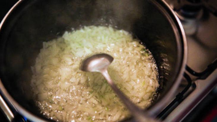 Soğanın keskin tadını alıp götürecek Ne koku ne acılık kalıyor, sütlü lezzet sırrı