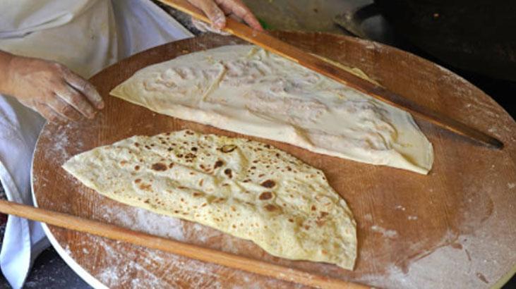 Tabakta dağılmayan su böreği hüner ister Hazırını unutturacak, iyice harmanlayın