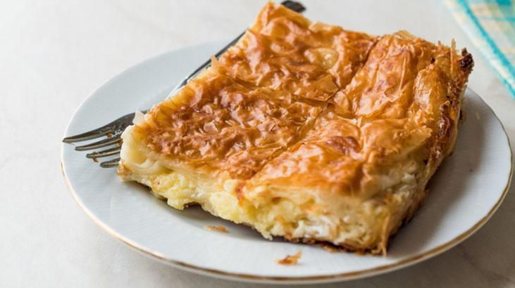 Tabakta dağılmayan su böreği hüner ister Hazırını unutturacak, iyice harmanlayın