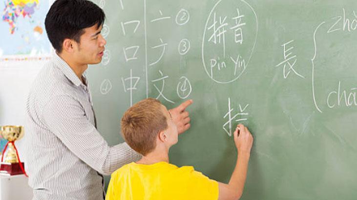 Çocukların erken yaşta birden fazla dil öğrenmesi neden daha avantajlı