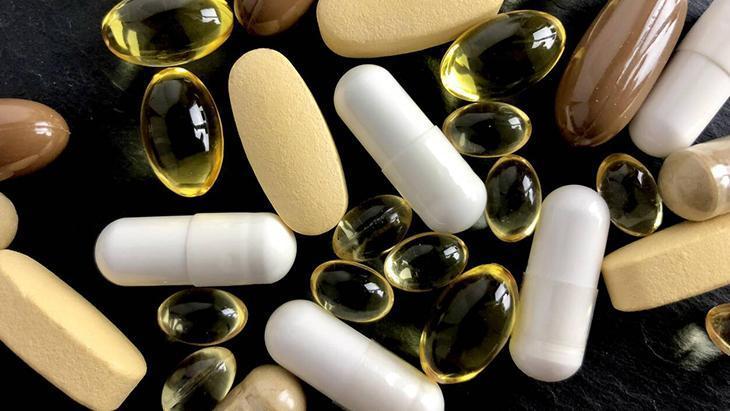 Vitamin de ne yapar demeyin Sivilceler bir anda bastırıyor, ellerimizle besliyoruz