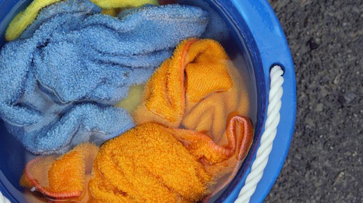 Silmeyen cam bezleri böyle temizlenir Bir ölçüsü yetiyor, pisliği akıtan formül