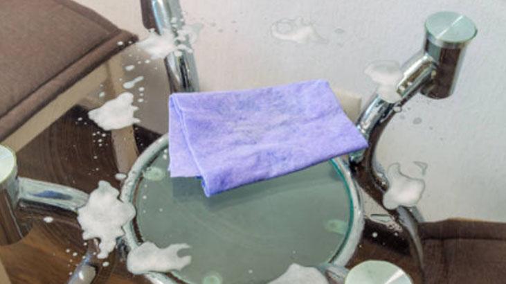 Silmeyen cam bezleri böyle temizlenir Bir ölçüsü yetiyor, pisliği akıtan formül