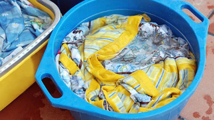 Silmeyen cam bezleri böyle temizlenir Bir ölçüsü yetiyor, pisliği akıtan formül