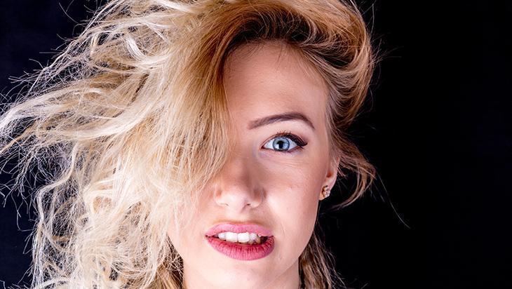 Doğal çözüm deniyor, biberiye yağı masum mu Saçları kırık içinde bırakabilir