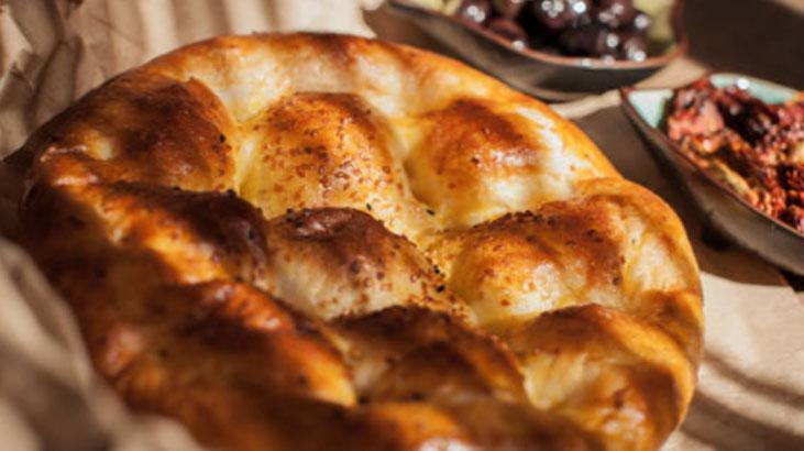 Böylesini yemediniz Yumurtasız en güzeliymiş, üstü nar gibi kızaran pide tarifi