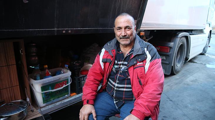 Ailelerinden yüzlerce kilometre uzakta iftarlarını açtılar İşte o kareler Ailelerinden yüzlerce kilometre uzakta iftarlarını açtılar İşte o kareler