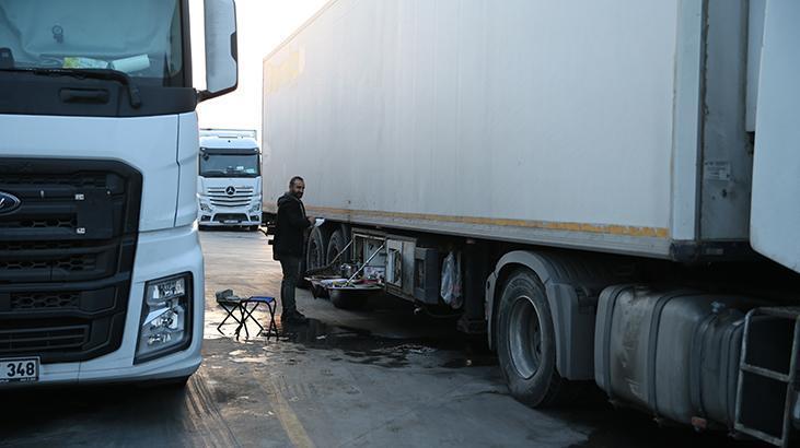 Ailelerinden yüzlerce kilometre uzakta iftarlarını açtılar İşte o kareler Ailelerinden yüzlerce kilometre uzakta iftarlarını açtılar İşte o kareler