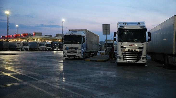 Ailelerinden yüzlerce kilometre uzakta iftarlarını açtılar İşte o kareler Ailelerinden yüzlerce kilometre uzakta iftarlarını açtılar İşte o kareler