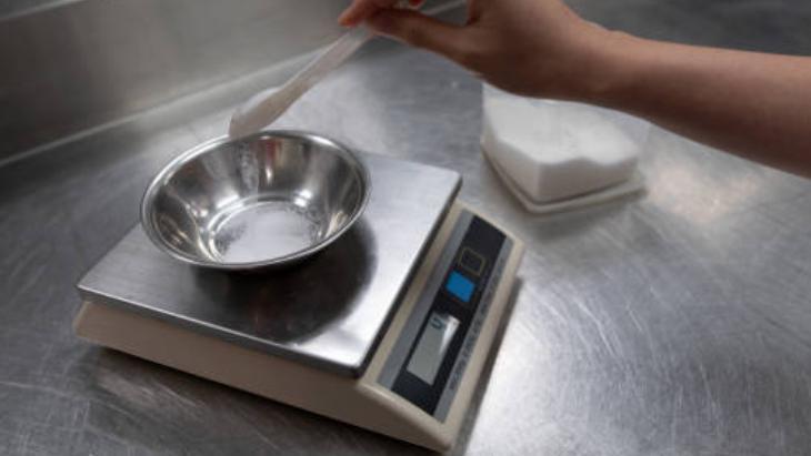 BİR TERAZİ KULLANIN