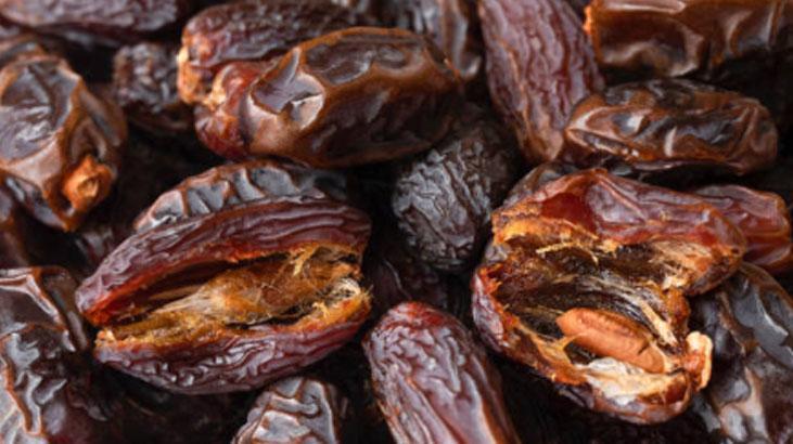 Sahurun vazgeçilmezi Sütle karışan hurma açlığa meydan okur, çaresi sıcak suda Sahurun vazgeçilmezi Sütle karışan hurma açlığa meydan okur, çaresi sıcak suda