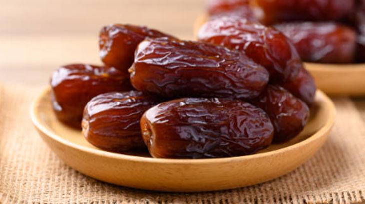 Sahurun vazgeçilmezi Sütle karışan hurma açlığa meydan okur, çaresi sıcak suda Sahurun vazgeçilmezi Sütle karışan hurma açlığa meydan okur, çaresi sıcak suda