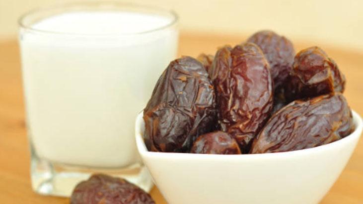 Sahurun vazgeçilmezi Sütle karışan hurma açlığa meydan okur, çaresi sıcak suda Sahurun vazgeçilmezi Sütle karışan hurma açlığa meydan okur, çaresi sıcak suda