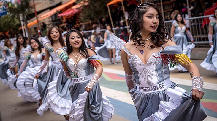 Bolivyadaki Oruro Karnavalı renkli görüntülere sahne oldu