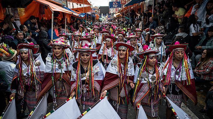 Bolivyadaki Oruro Karnavalı renkli görüntülere sahne oldu