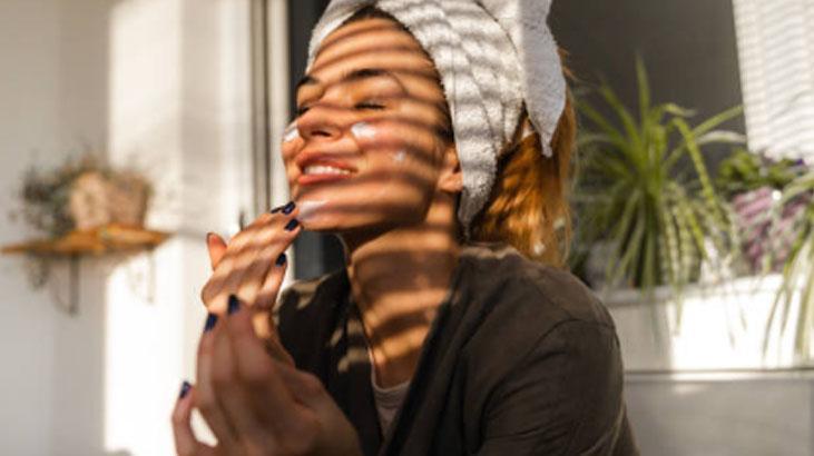 17 yıllık dermatolog güzellik reçetesini verdi Cildi 10 yıl gençleştiren yağ çekme tekniği