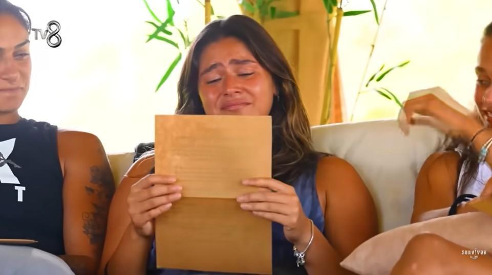 Survivor iletişim ödülünde duygusal anlar Ailelerinden gelen mektuplar yarışmacıları ağlattı