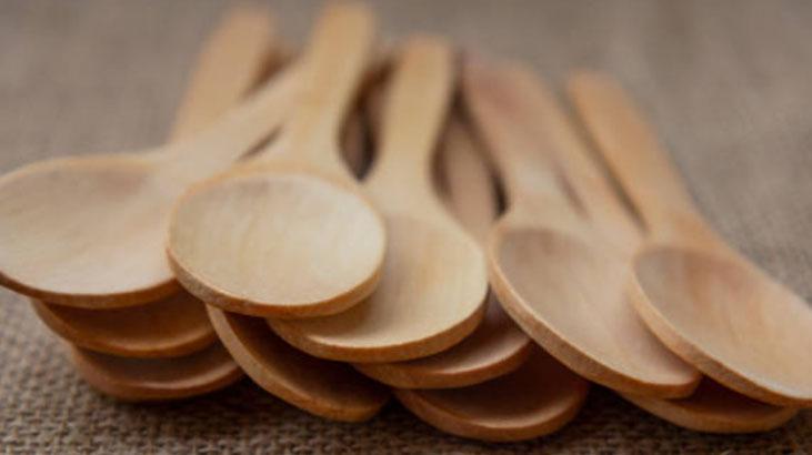 Tahta kaşıkları sıfır gibi yapan taktik Kaynatan yaşadı, suyun içine akıp gidiyor