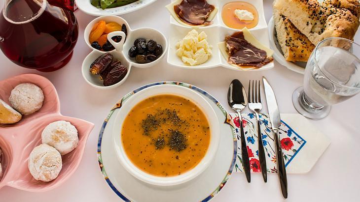 Sahurda yüksek lifli ve protein ağırlıklı beslenin Sahurda yüksek lifli ve protein ağırlıklı beslenin