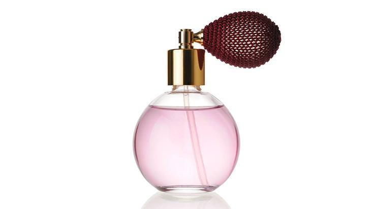 Parfümü böyle saklayın Tek fıs günlerce kalacak, banyoda tutmak hata