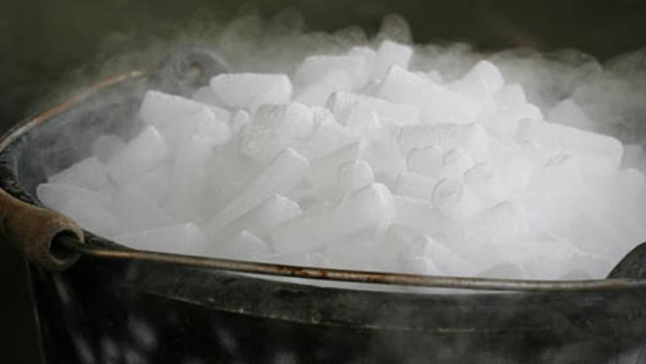 Piyasada 130 lira evde 1 tüp yetiyor Erimeyen buz yapmak artık çok kolay Piyasada 130 lira evde 1 tüp yetiyor Erimeyen buz yapmak artık çok kolay