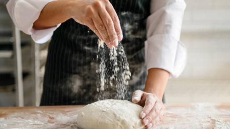 Ramazanda mideyi şişirmeyen irmik helvası Şerbeti anında çekiyor, lokum gibi