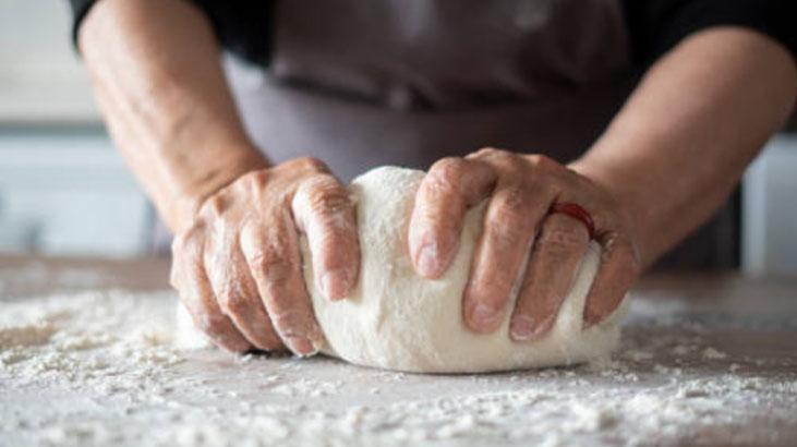 Ramazanda mideyi şişirmeyen irmik helvası Şerbeti anında çekiyor, lokum gibi