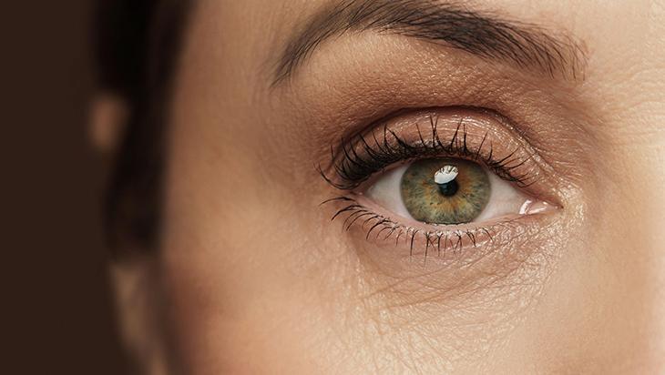 Su geçirmez maskara göz yakabilir Fırçadan anlaşılıyor, temizlemek şart