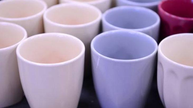 Sahtesi su değince meydana çıkıyor Gerçek porselen böyle olur, içine bakın Sahtesi su değince meydana çıkıyor Gerçek porselen böyle olur, içine bakın