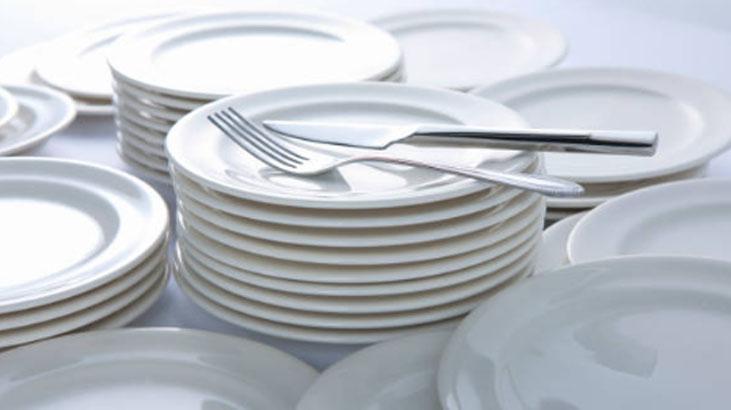 Sahtesi su değince meydana çıkıyor Gerçek porselen böyle olur, içine bakın Sahtesi su değince meydana çıkıyor Gerçek porselen böyle olur, içine bakın