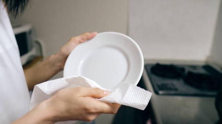 Sahtesi su değince meydana çıkıyor Gerçek porselen böyle olur, içine bakın Sahtesi su değince meydana çıkıyor Gerçek porselen böyle olur, içine bakın