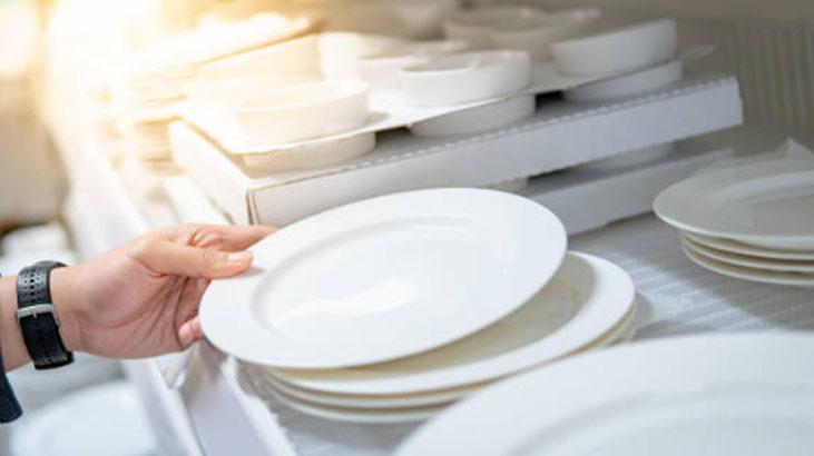 Sahtesi su değince meydana çıkıyor Gerçek porselen böyle olur, içine bakın Sahtesi su değince meydana çıkıyor Gerçek porselen böyle olur, içine bakın