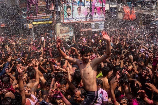 Holi 2025: Hindistandaki bahar festivalinden renkli görüntüler