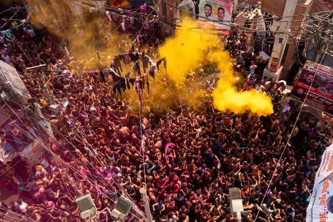 Holi 2025: Hindistandaki bahar festivalinden renkli görüntüler