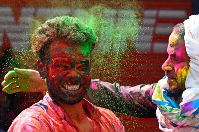 Holi 2025: Hindistandaki bahar festivalinden renkli görüntüler