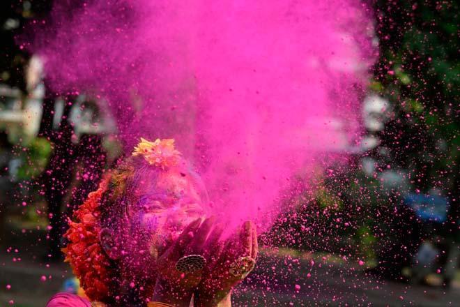 Holi 2025: Hindistandaki bahar festivalinden renkli görüntüler
