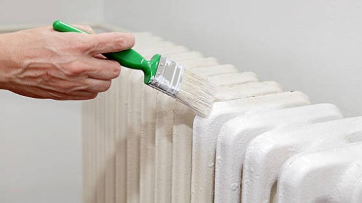 Paslı kalorifer peteklerine son Fırçayla tek dokunuş yetiyor, verniksiz olmaz Paslı kalorifer peteklerine son Fırçayla tek dokunuş yetiyor, verniksiz olmaz