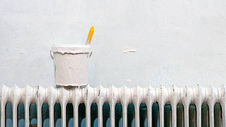 Paslı kalorifer peteklerine son Fırçayla tek dokunuş yetiyor, verniksiz olmaz Paslı kalorifer peteklerine son Fırçayla tek dokunuş yetiyor, verniksiz olmaz