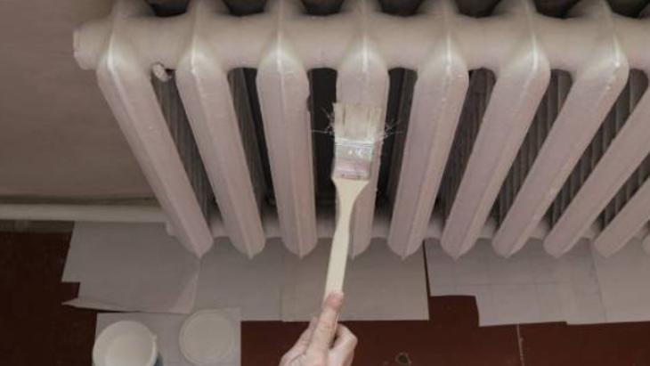 Paslı kalorifer peteklerine son Fırçayla tek dokunuş yetiyor, verniksiz olmaz Paslı kalorifer peteklerine son Fırçayla tek dokunuş yetiyor, verniksiz olmaz