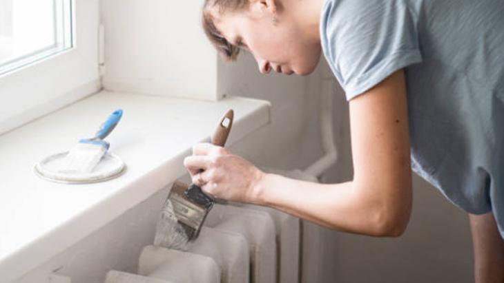 Paslı kalorifer peteklerine son Fırçayla tek dokunuş yetiyor, verniksiz olmaz Paslı kalorifer peteklerine son Fırçayla tek dokunuş yetiyor, verniksiz olmaz