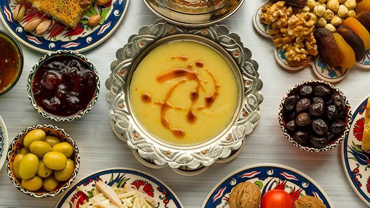 Yemek yedikten sonra uzanmak reflüyü artırıyor