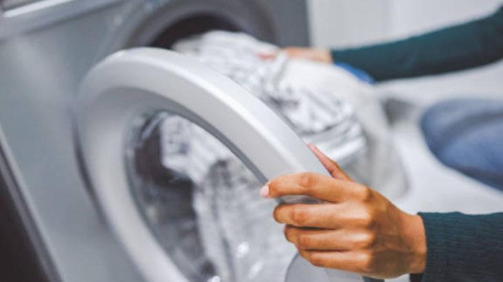 Kıyafetleri makineden ütülü gibi çıkartan tüyo Pisse kırıştırıyor, boşluk şart