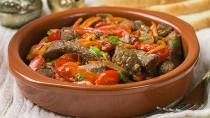 Güveçte kurumuş yağı dert etmeyin Yarım saatte yeniliyor, fırçayla tertemiz