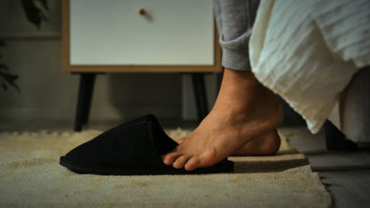 PLASTİK TERLİK KOKUSU NASIL GİDERİLİR