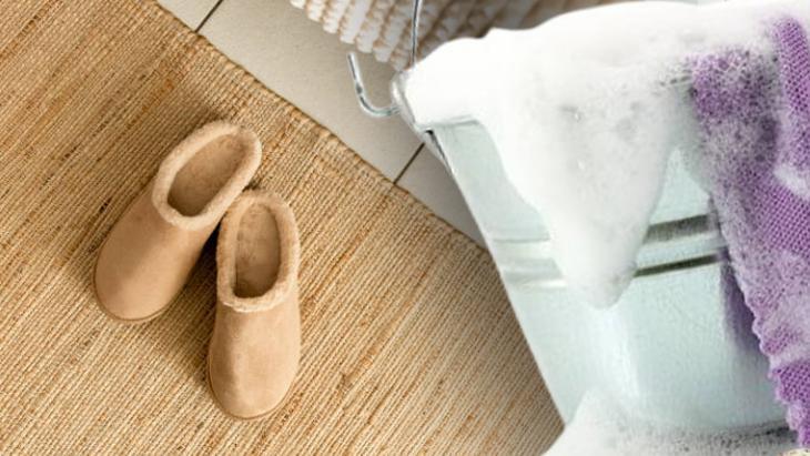 Üzerine serpip 1 saat bekleyen yaşadı Tek kova suyla terlikler mis kokacak