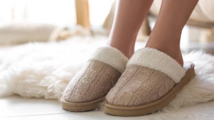 Üzerine serpip 1 saat bekleyen yaşadı Tek kova suyla terlikler mis kokacak